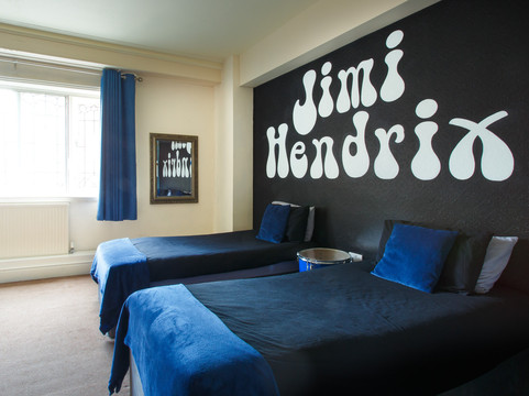 The Saddle Inn主图