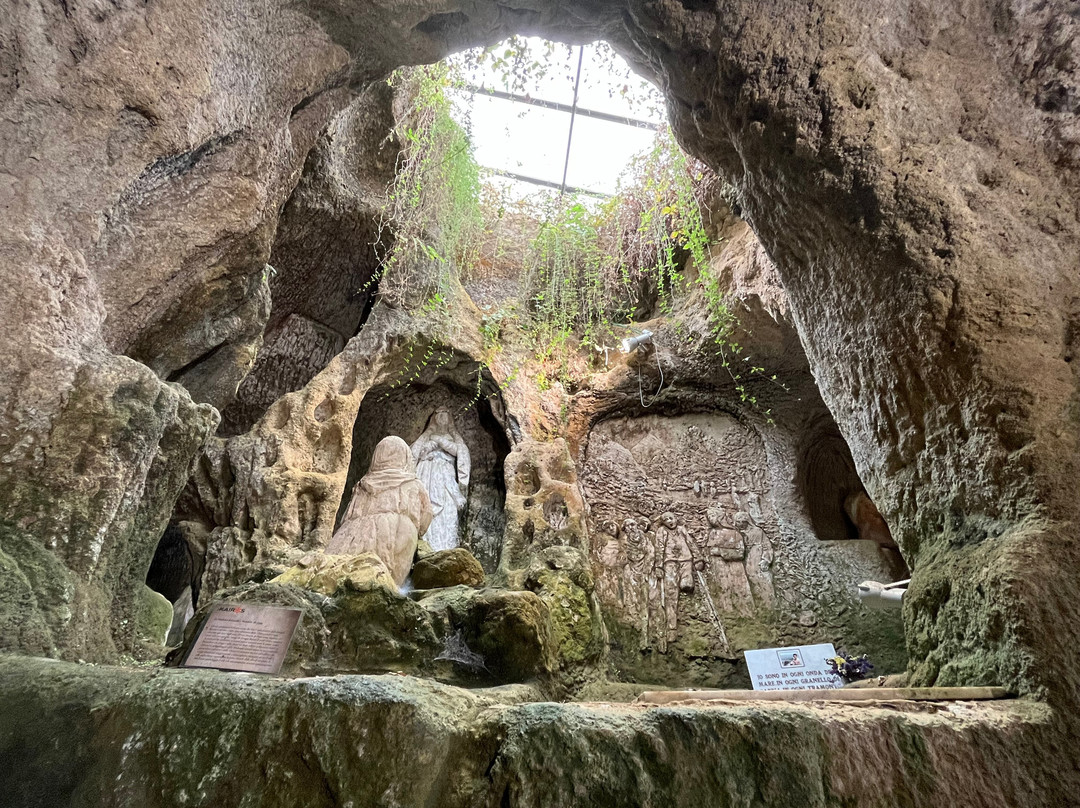 Spiaggia Libera Chiesa di Piedigrotta景点图片