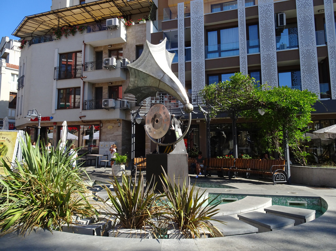 Sculpture of Gramophone-布尔加斯必去景点