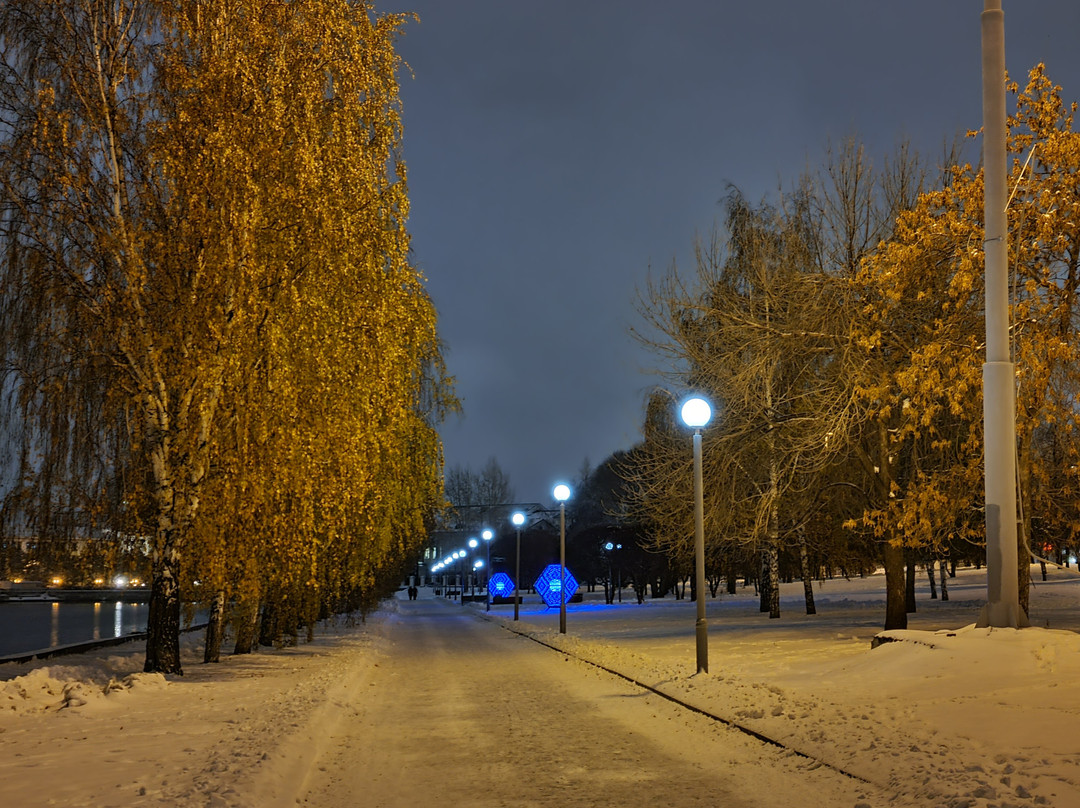 Embankment of Working Youth景点图片