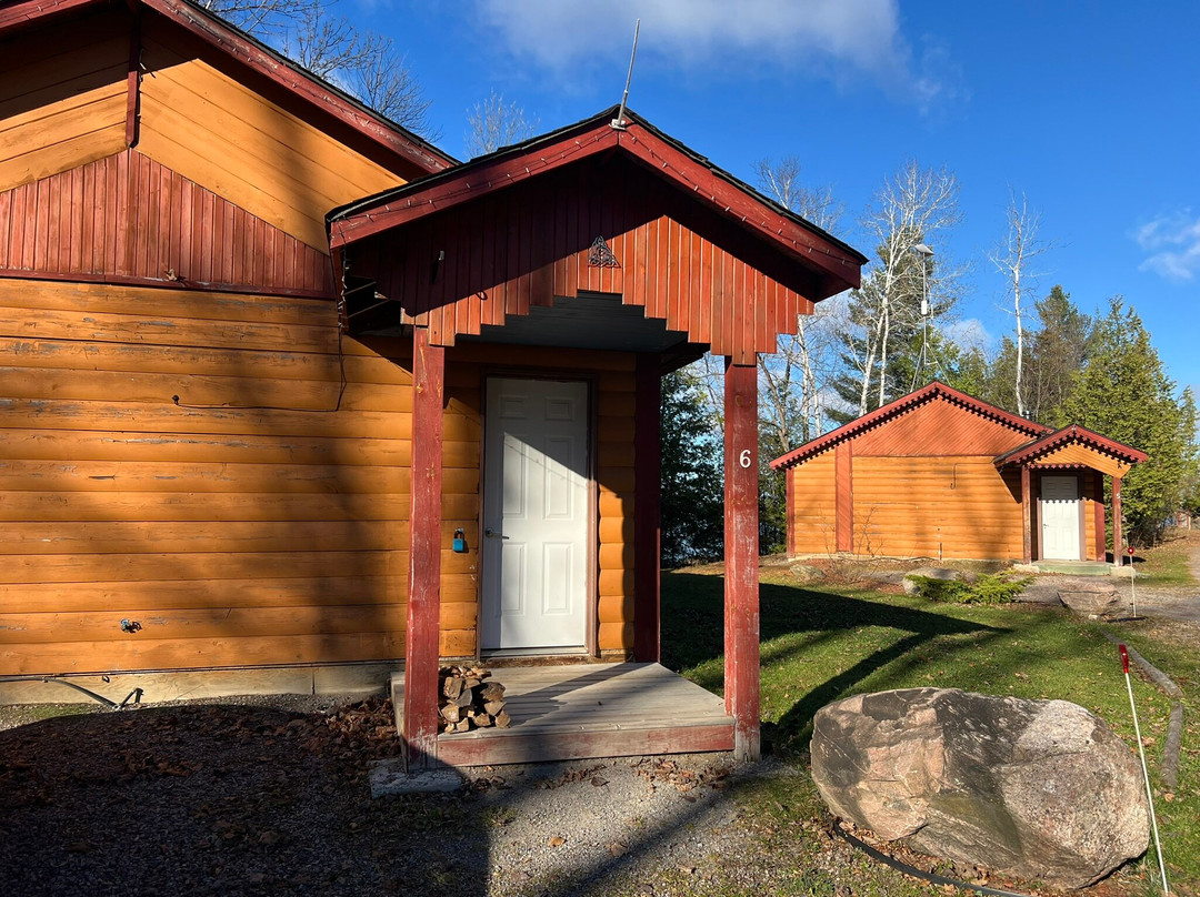 Lakepoint Cottage Resort主图