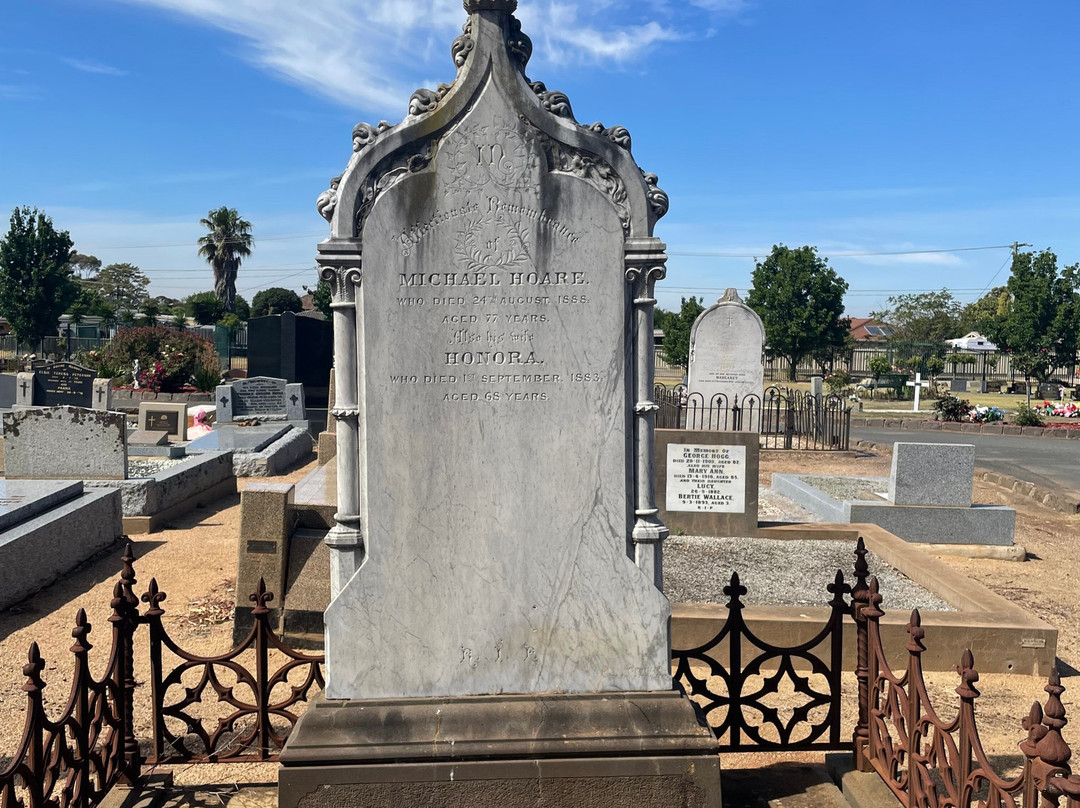 Melton Cemetery景点图片