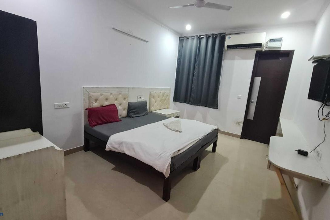 Flagship Paradise Inn