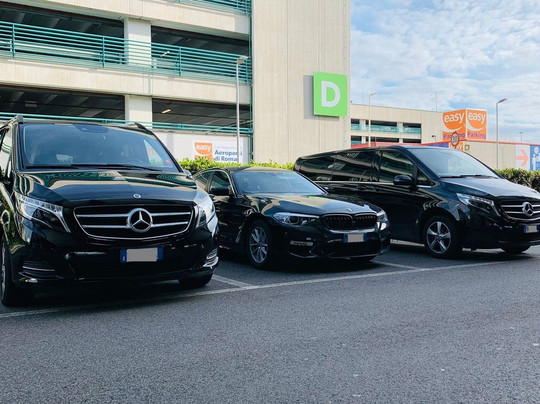 Lassi Private Transfers & Limo Services: Airport, Cruise Port, Hotel Pickups