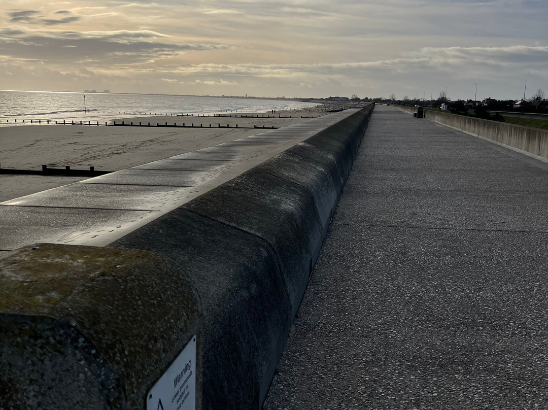 Dymchurch Seawal景点图片