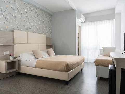 克罗娜酒店主图