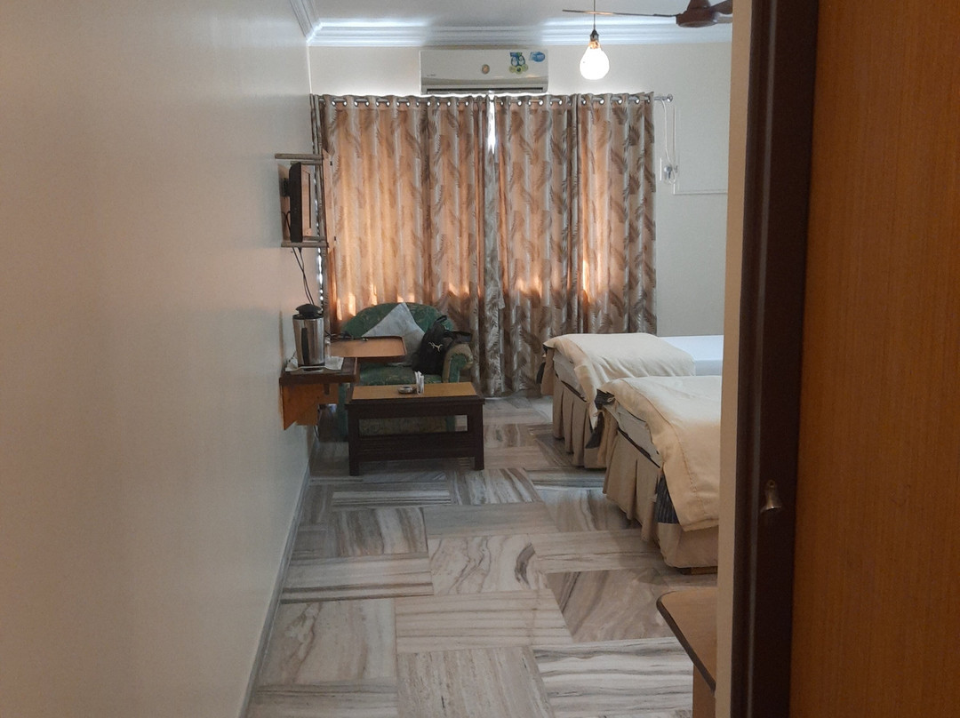 Hotel Woodlands主图