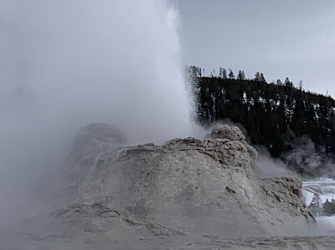 Yellowstone Expeditions-西黄石镇必去景点