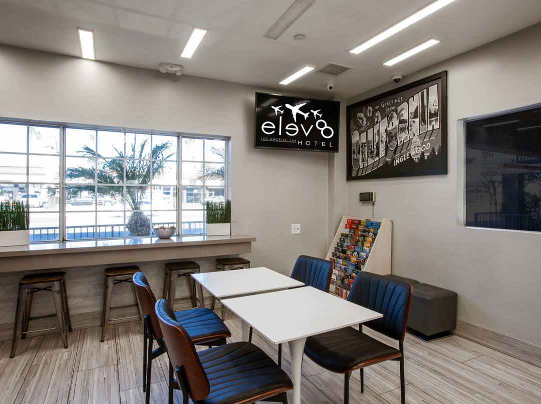 英格伍德速8酒店主图