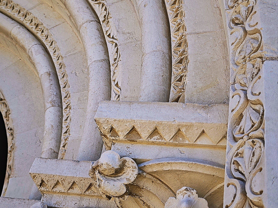 Eglise Saint-Nazaire-Azay-le-Ferron必去景点
