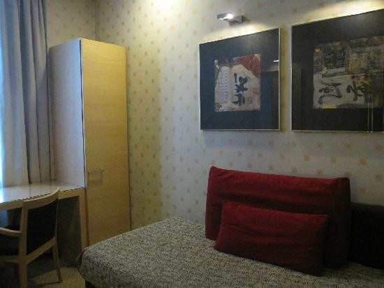 米兰加里波底门车站假日酒店主图