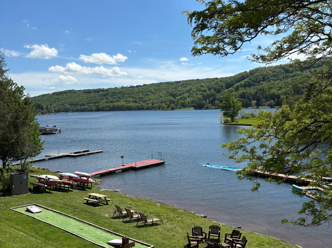 LakeFront Lodge主图