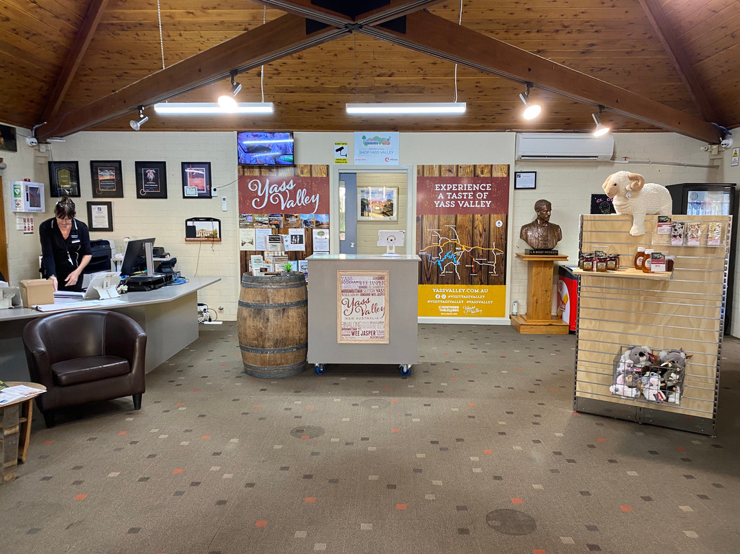 Yass Valley Information Centre-亚斯必去景点
