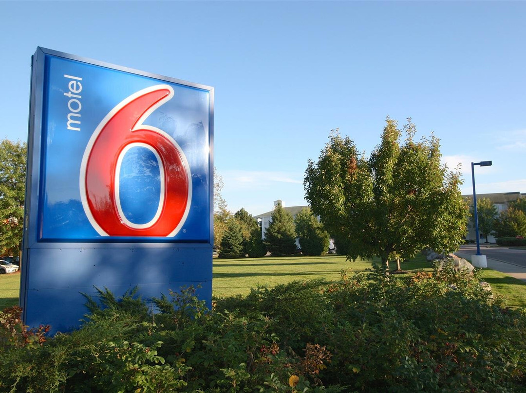 伯灵顿科尔切斯特6号汽车旅馆