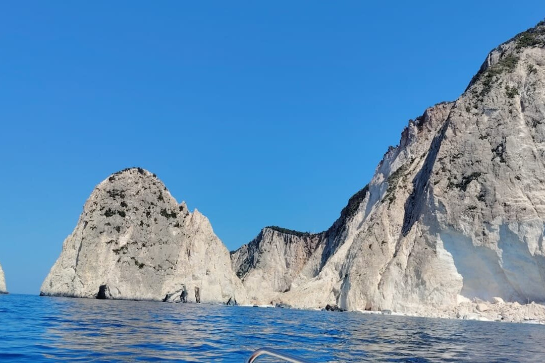 AFROS RENTAL BOATS-利姆尼科利必去景点