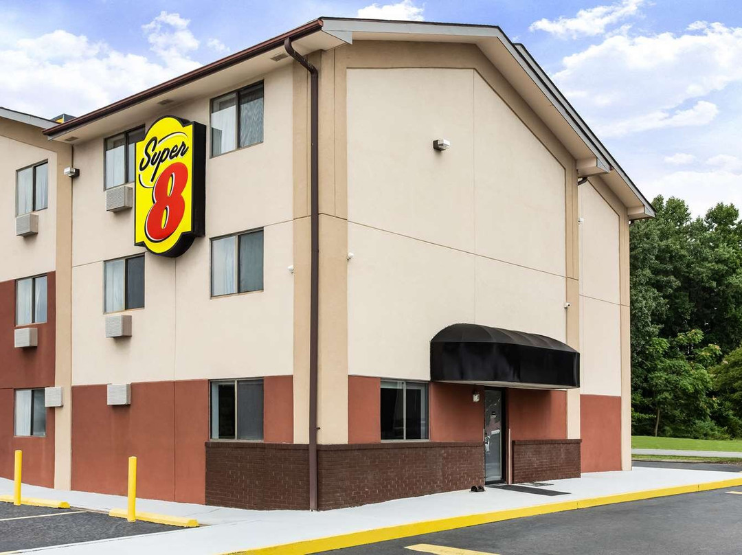 Super 8 by Wyndham Chester/Richmond Area