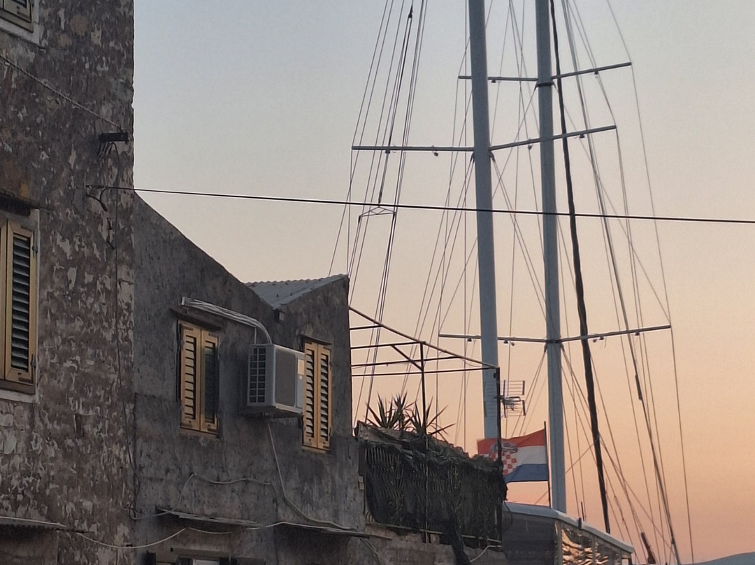 Kastilac Fort-Kastel Gomilica必去景点