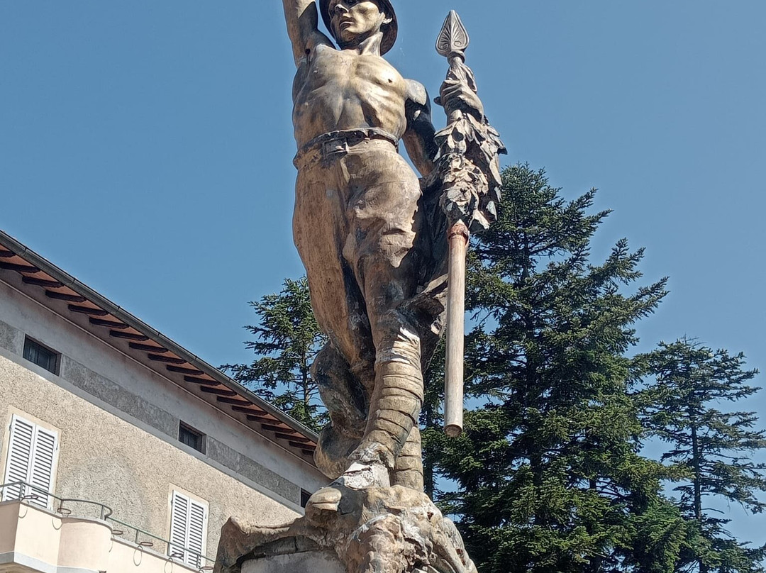 Monumento Ai Caduti-Castel Rigone必去景点