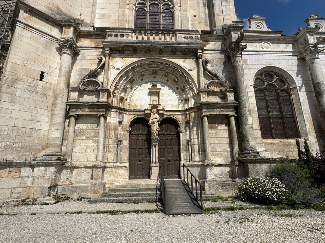 Eglise Saint-Pierre de Tonnerre-Tonnerre必去景点
