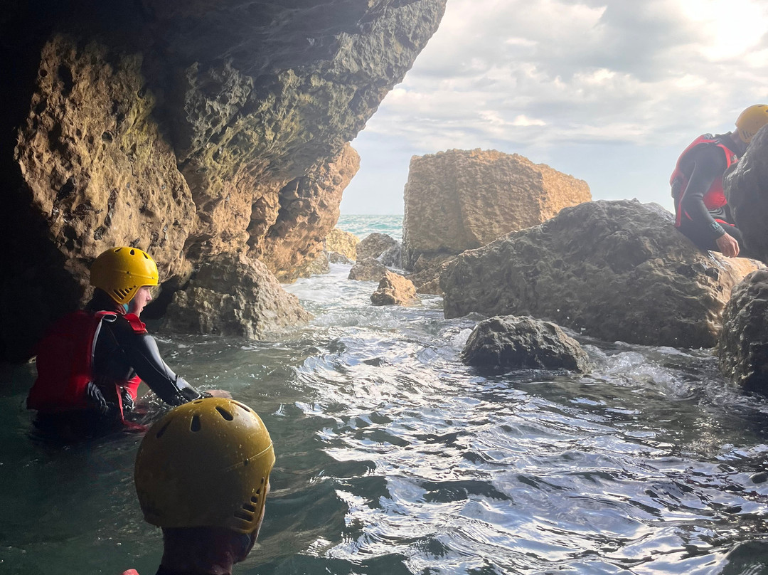 Freshwater Bay Coasteering-弗雷什沃特必去景点