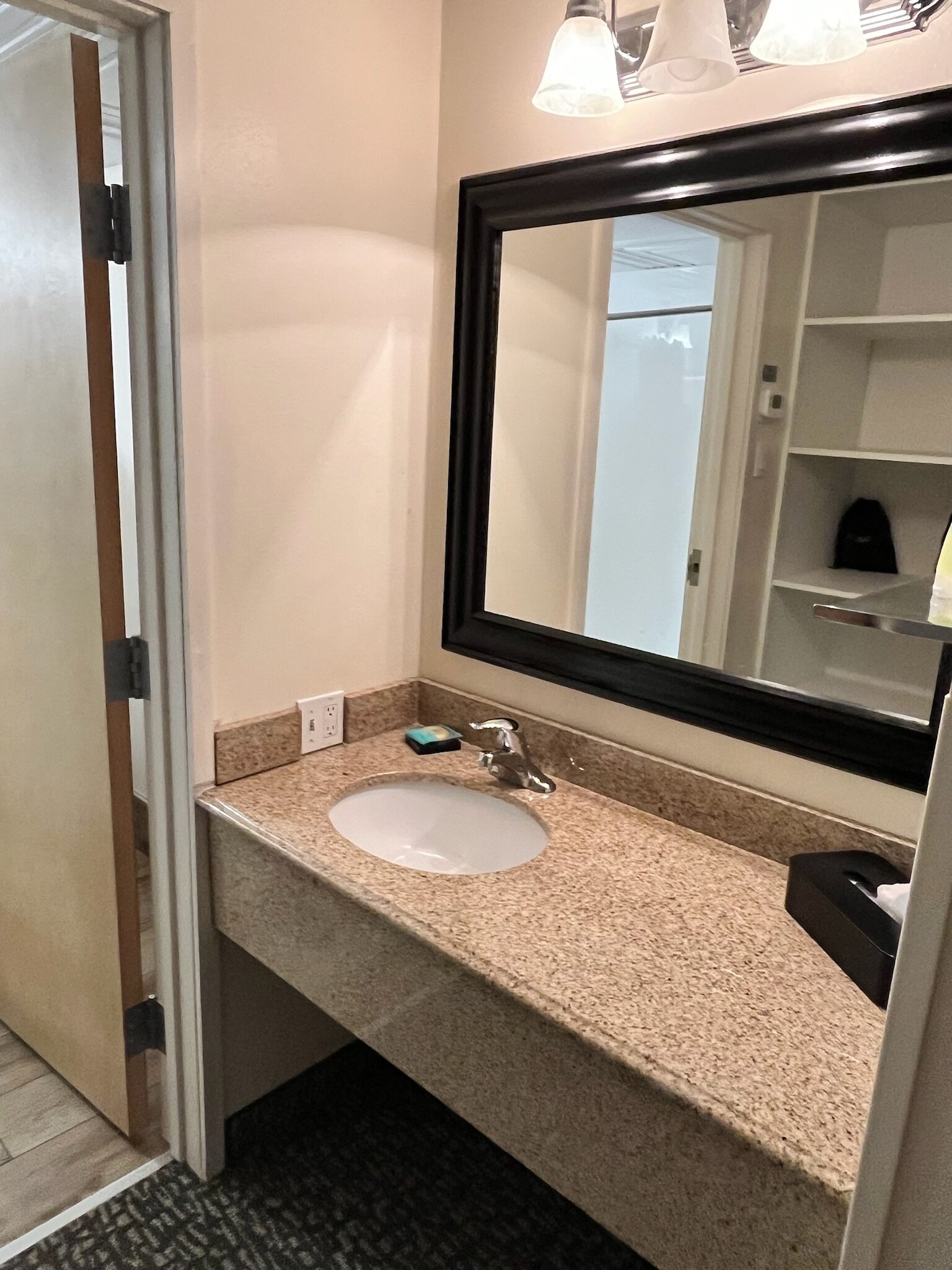 Bumbleberry Inn-浴室