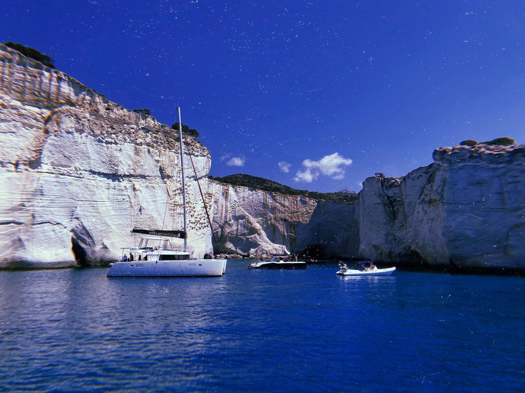 Odysseus A. Yacht Cruises-Adamas必去景点