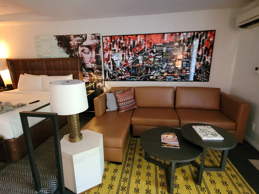 乐蒙特罗斯套房酒店主图