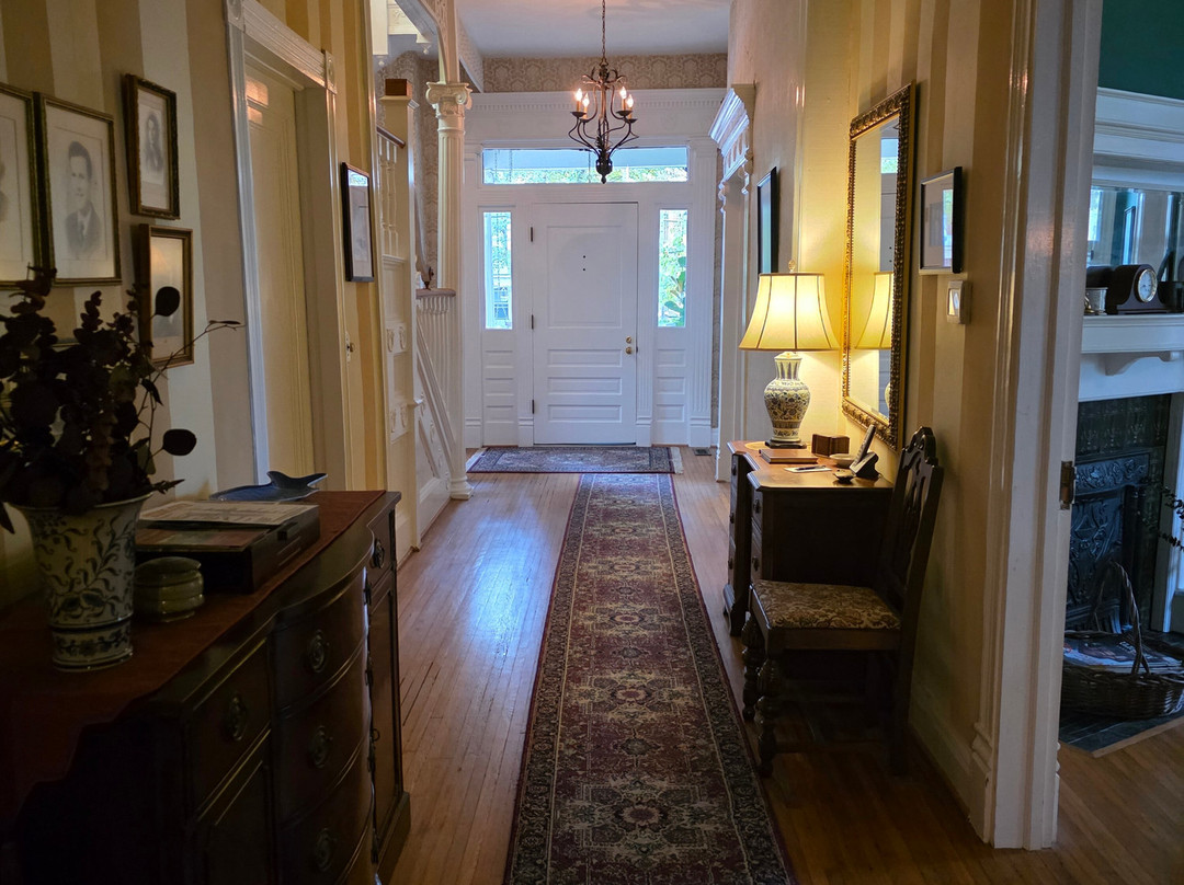 Charles Bass House主图