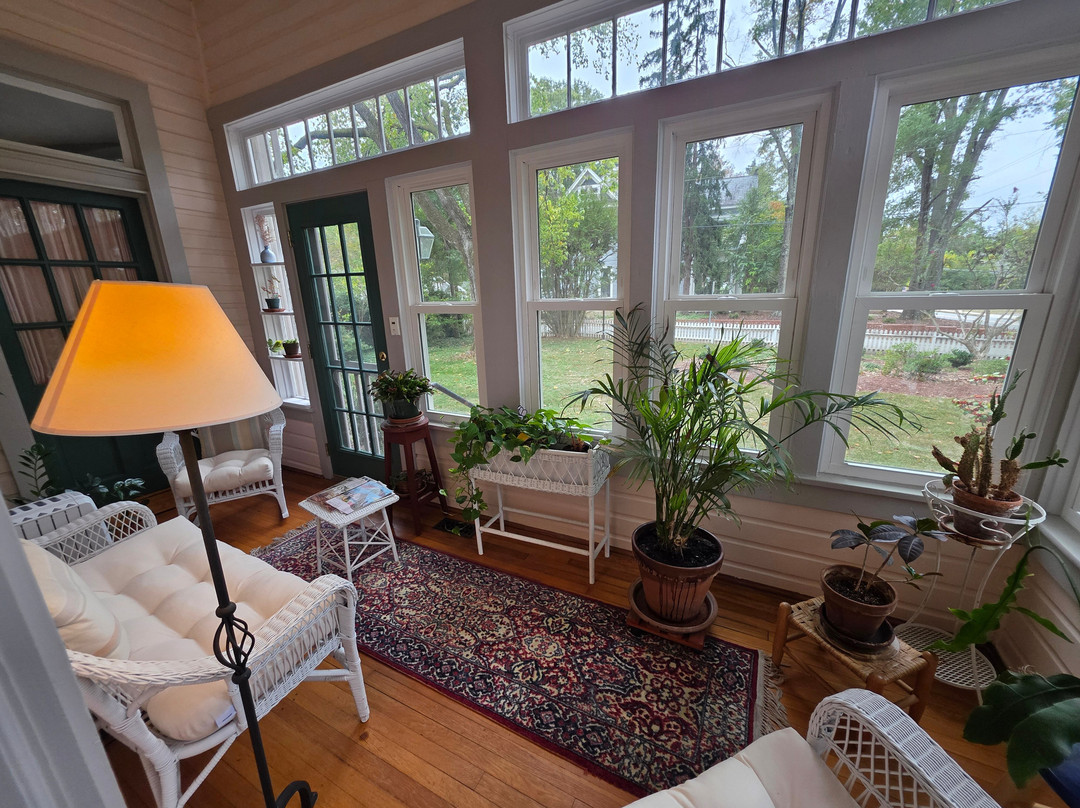 Charles Bass House主图