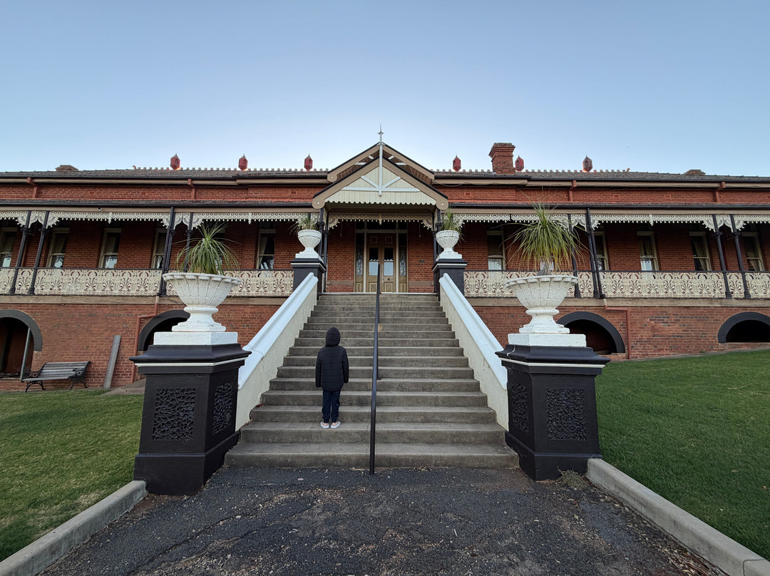 Hermitage Hill主图