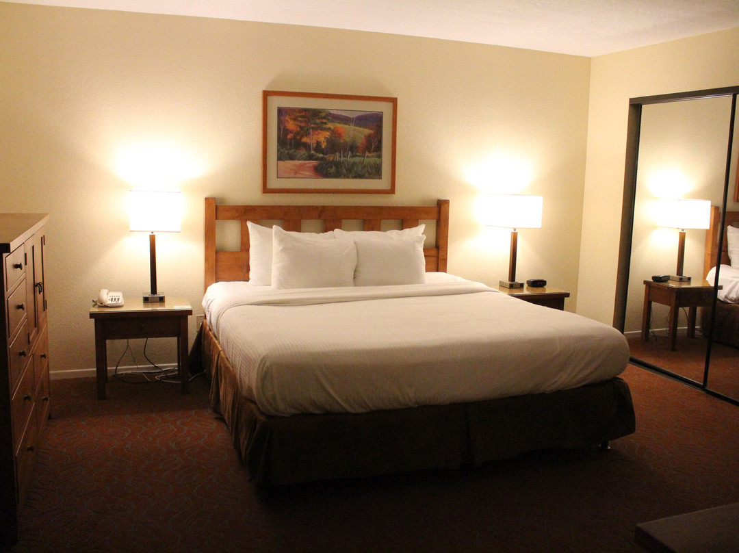 Riviera Oaks Resort And Racquet Club主图