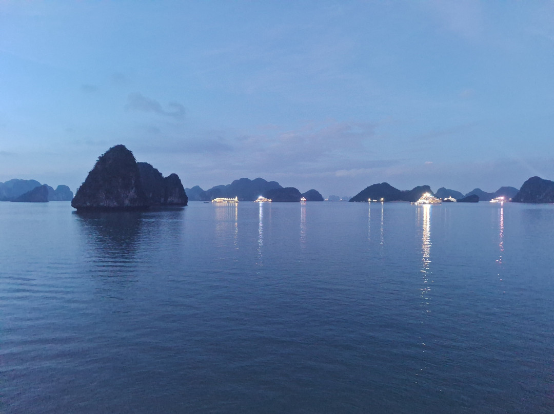 Elite of the Seas-下龙湾必去景点