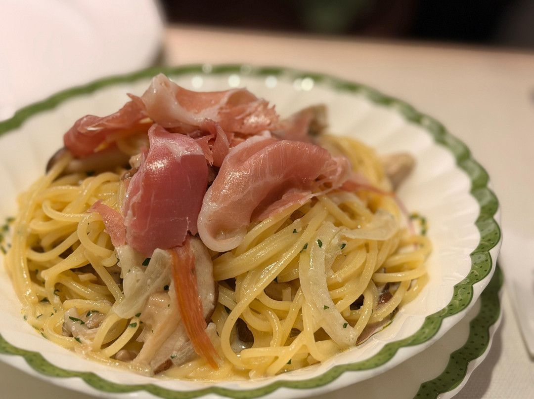 Le Blanc Cafe And Restaurant