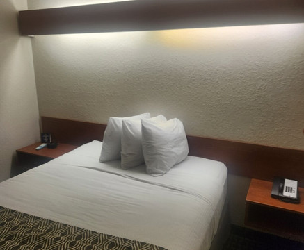 利物浦-多拉山麦客达套房酒店主图