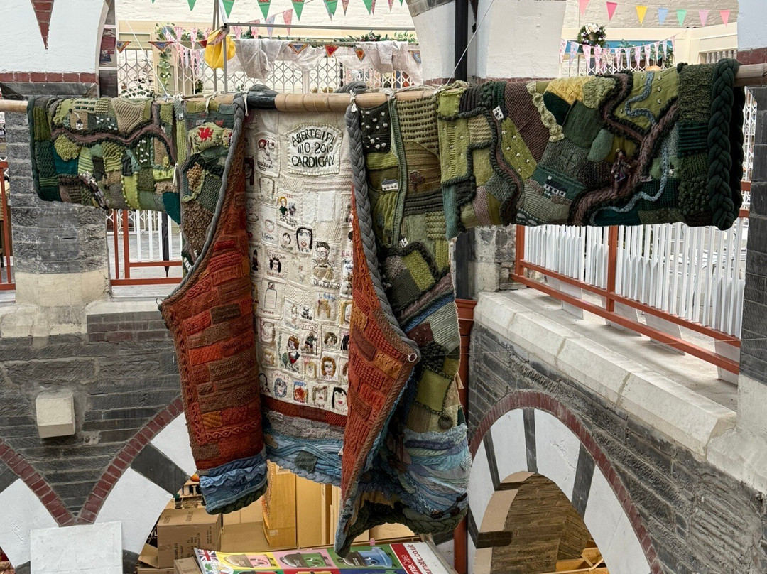 Giant Knitted Cardigan-Cardigan必去景点