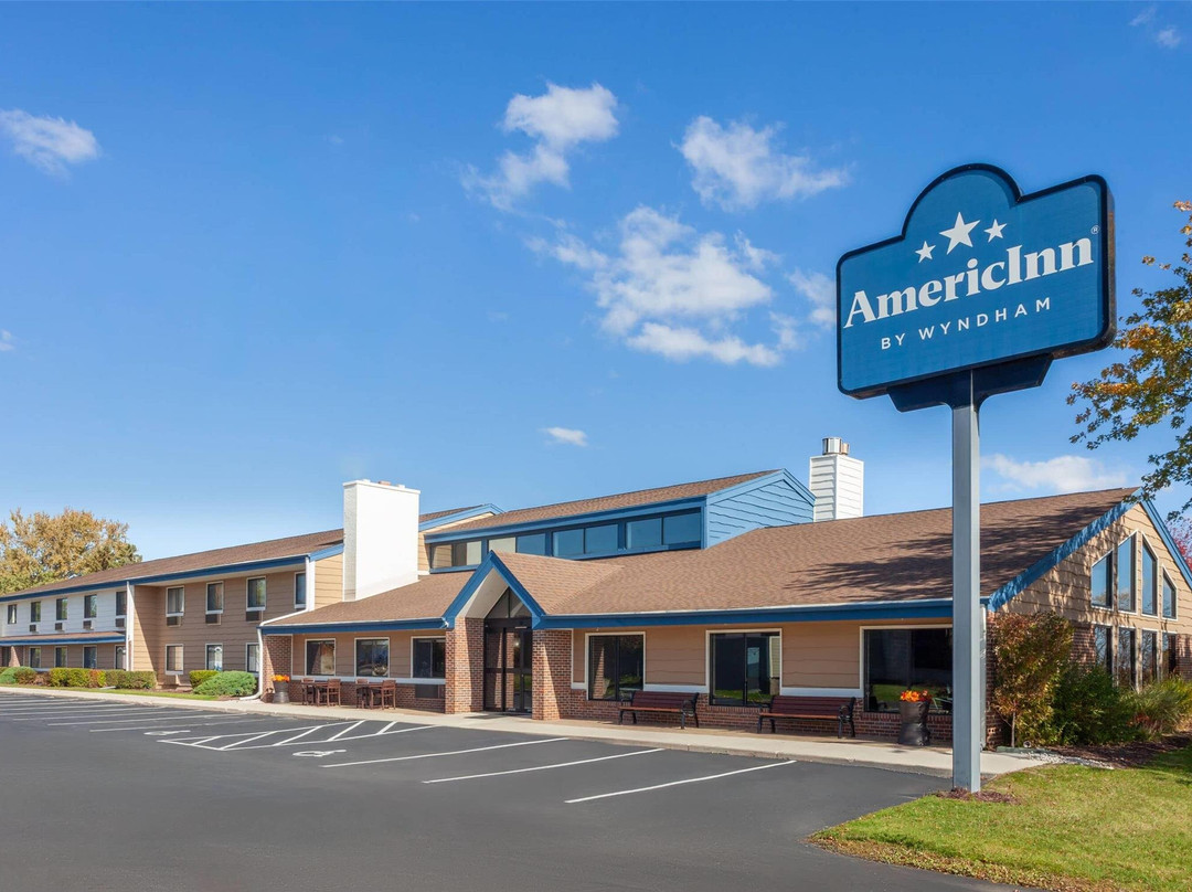 埃尔克哈特莱克酒店住宿-AmericInn by Wyndham Plymouth