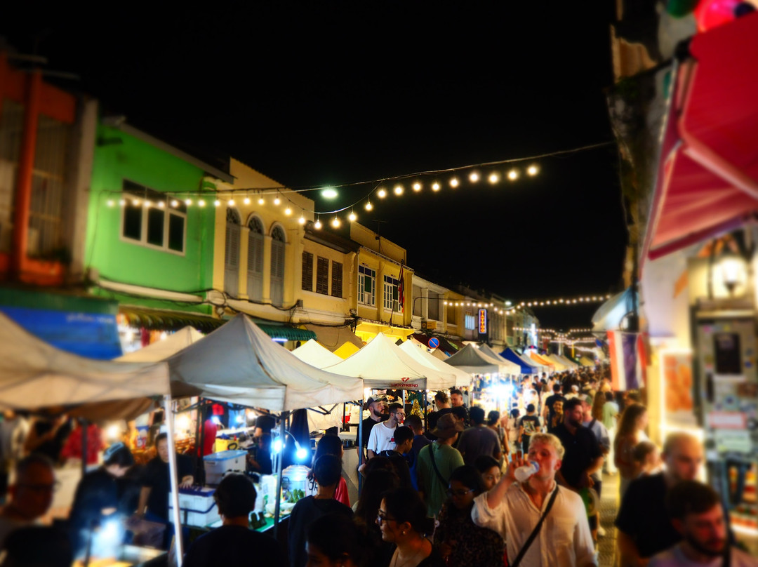 周日集市-普吉镇必去景点