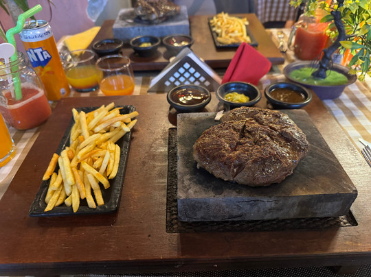 Meat and wood Restaurant and Bar主图