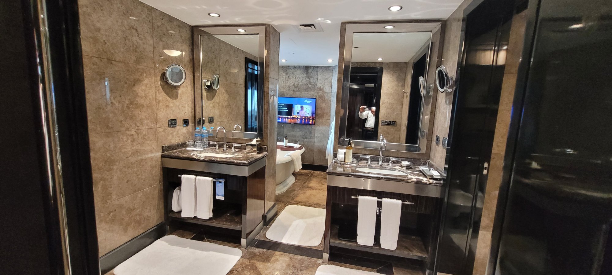 Fairmont Nile City-浴室