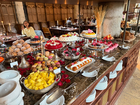 LE REFECTOIRE DES MOINES