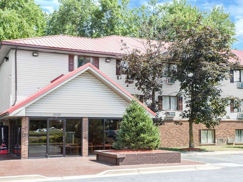 华尔道夫速8酒店