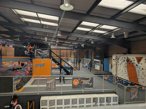 Go Bounce Extreme Trampoline Park-唐克斯特必去景点