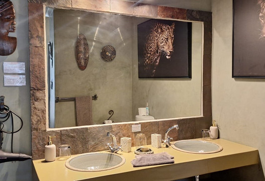 乌库图灌木旅馆主图