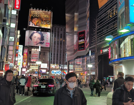 新宿哥斯拉等比头雕-Kabukicho必去景点