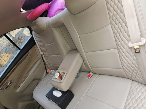 Hemanth with Innova Crysta-班加罗尔必去景点