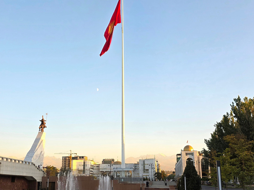 Flagstaff With Country Flag-比斯凯克必去景点