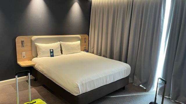 代芬特智选假日套房酒店-旅行者