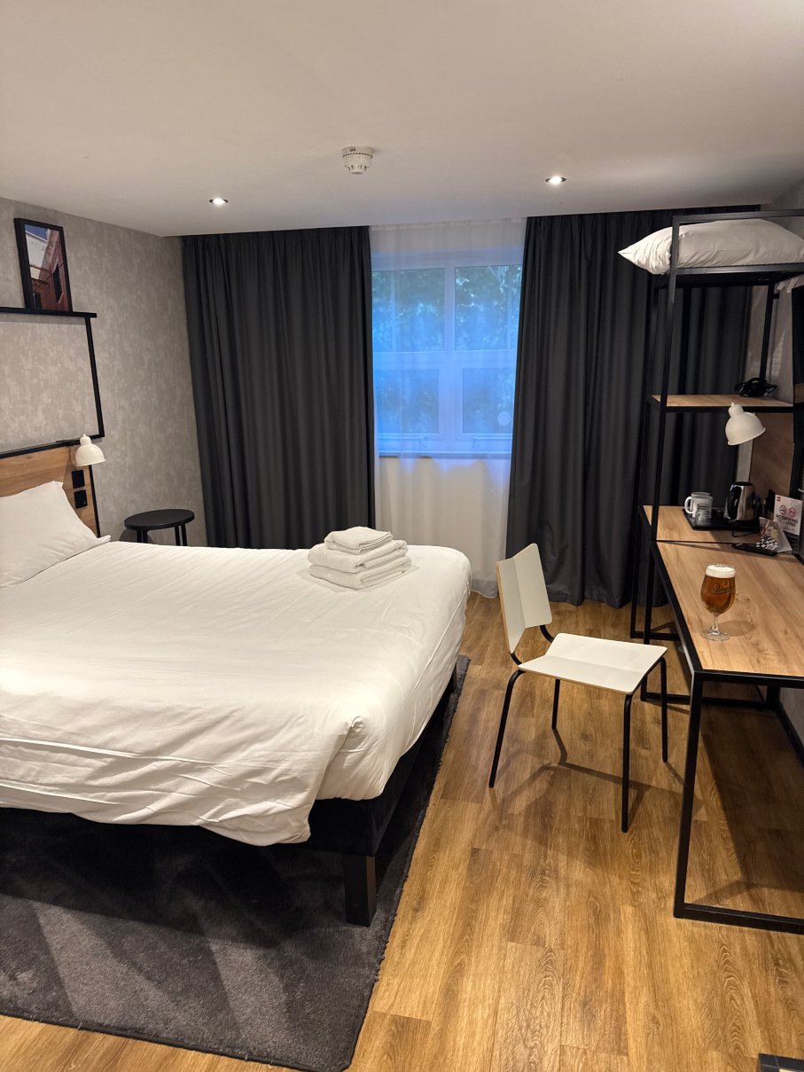 宜必思韦克菲尔德东卡斯尔福德酒店-旅行者