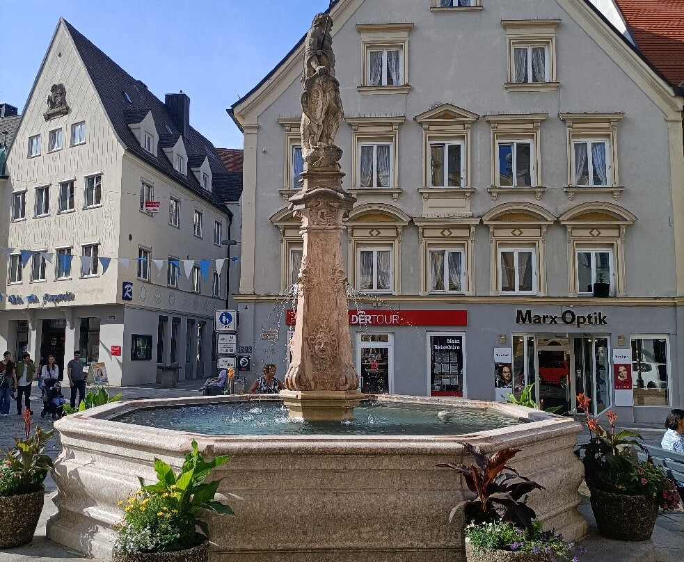 Neptunbrunnen-考夫博伊伦市必去景点