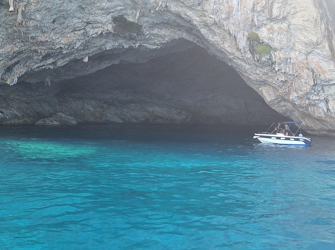 Papanikolis Cruise Boat-Nidri必去景点